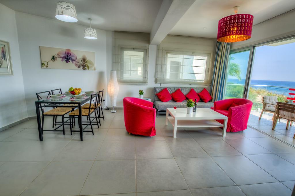 Beachfront Trident โปรทาราส ภายนอก รูปภาพ